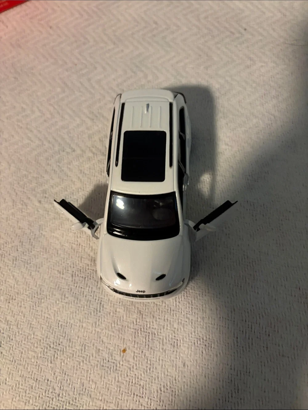 Jeep grand Cherokee Trailhawk White Die-Cast SUV new inbox
